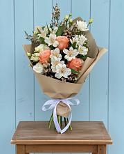 Букет цветов из:  Альстромерии, Лизиантусы, Розы и Хризантемы в Архиповском