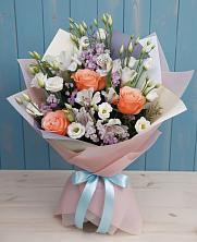 Букет цветов из:  Лизиантусы, Розы, Альстромерии и Гипсофила в Архиповском