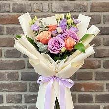 Букет цветов из:  Лизиантусы и Розы в Архиповском