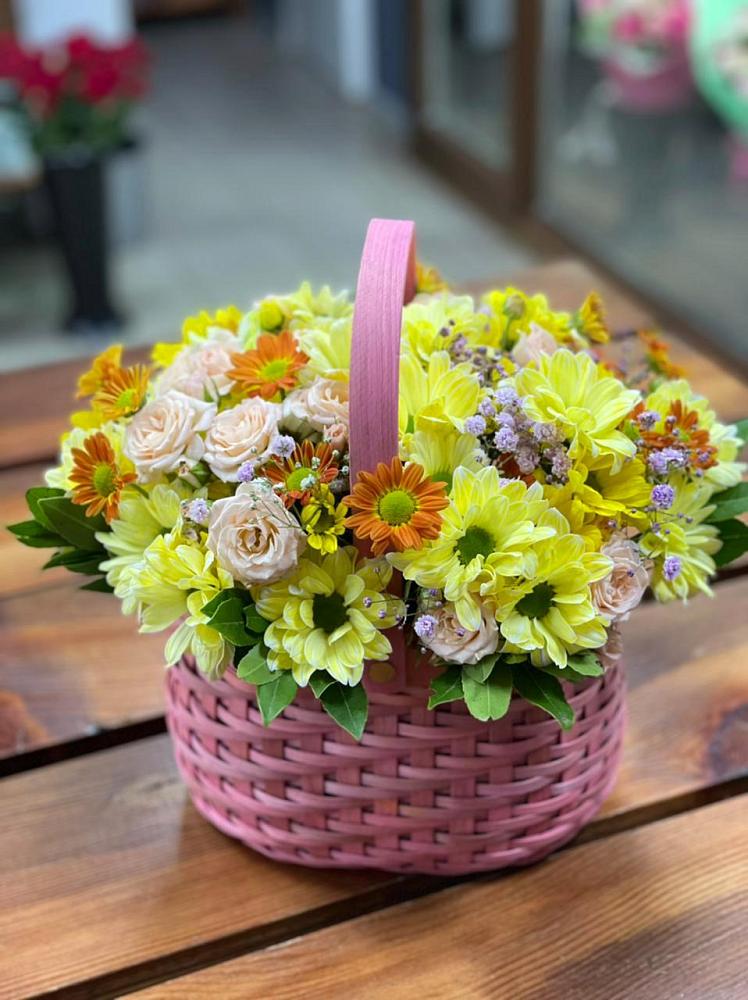 Цветочная композиция из Хризантемы и Розы в корзине в Архиповском