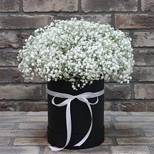 Цветочная композиция из Гипсофила в шляпной коробке в Архиповском
