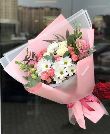 Букет цветов из: Розы, Лизиантусы и Хризантемы в Архиповском