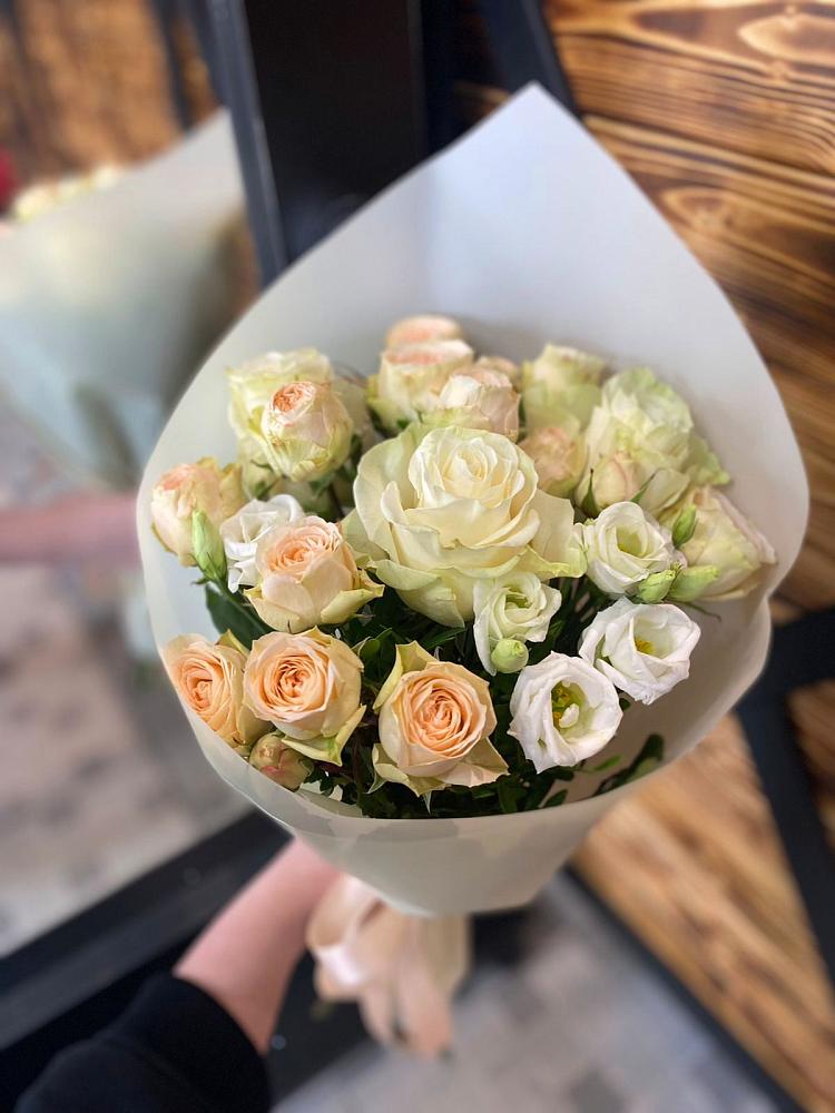 Букет цветов из: Розы и Лизиантусы в Архиповском